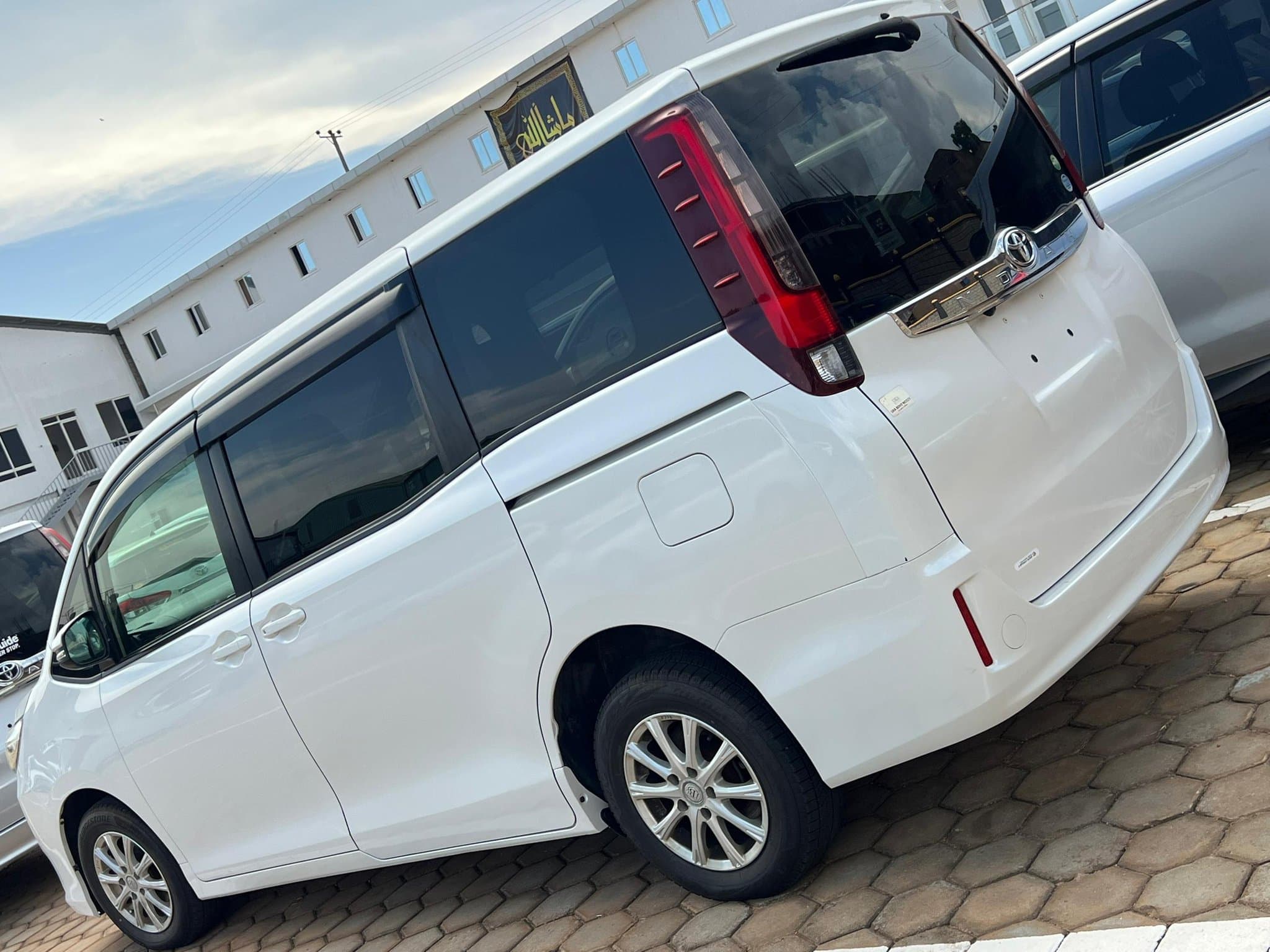 Toyota Noah Noah