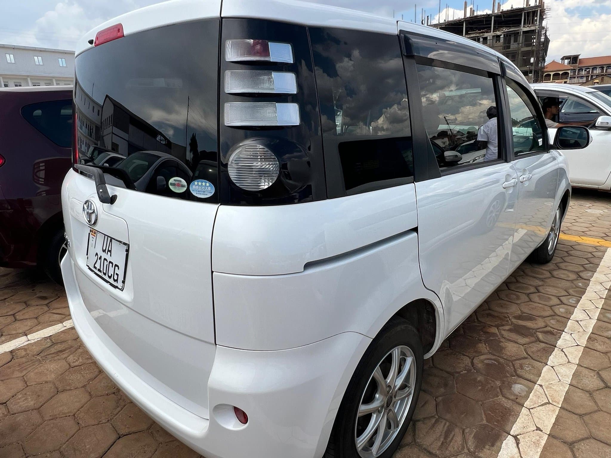 Toyota Sienta Sienta